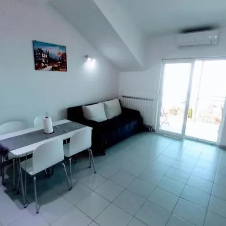 One Bedroom With Balcony And Sea View Lejlighed